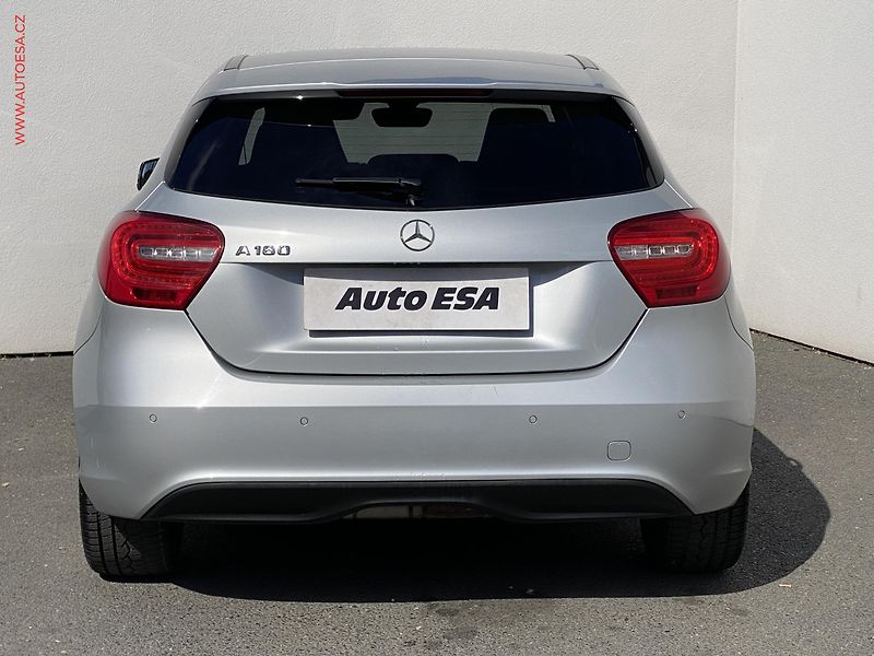 Mercedes-Benz Třídy A (2012) 1.6i A180, Sport, bixen, navi - fotka 5 z 19