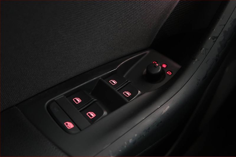 Audi Q3 (2012) 2.0 TDI, Xenony, Tempomat - fotka 16 z 17