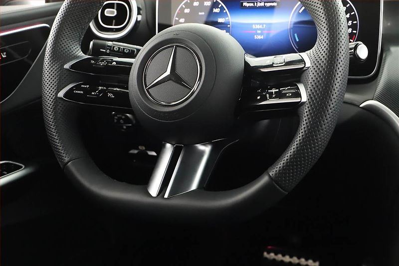 Mercedes-Benz GLC (2026) 300 e 4MATIC, AMG LINE - fotka 21 z 31