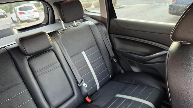 Ford Kuga (2011) 2.0 TDCi 4x4 Titanium, ČR - fotka 25 z 52