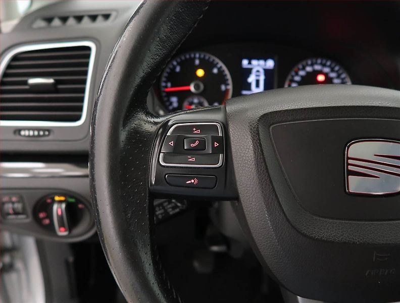 Seat Alhambra (2010) 2.0 TDI, Navi, Tempomat - fotka 18 z 26