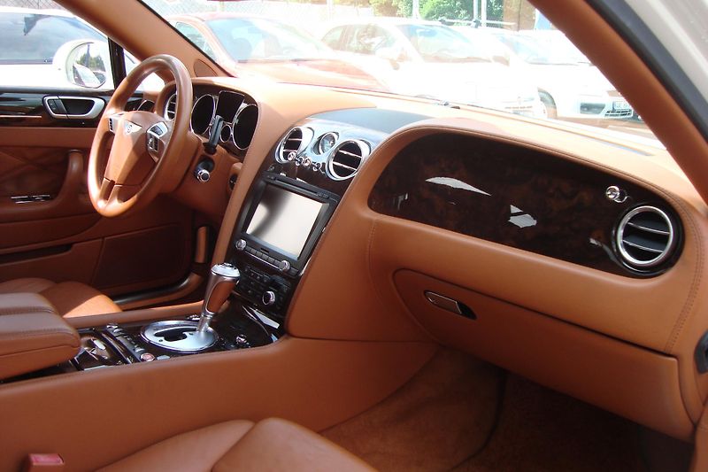 Bentley Continental Flying Spur (2013) SPEED 6.0 W12 - fotka 32 z 49