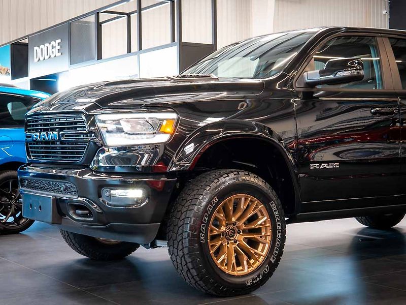 Dodge RAM (2025) 5.7 V8 Laramie Sport 6 LIFT - fotka 14 z 42