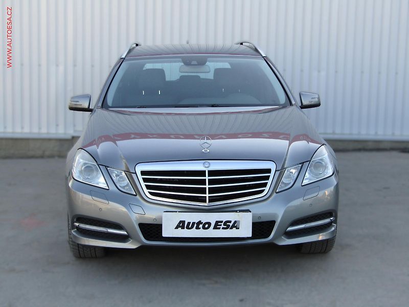 Mercedes-Benz Třídy E (2011) 3.0 CDi E 350, AT, bixen - fotka 2 z 17