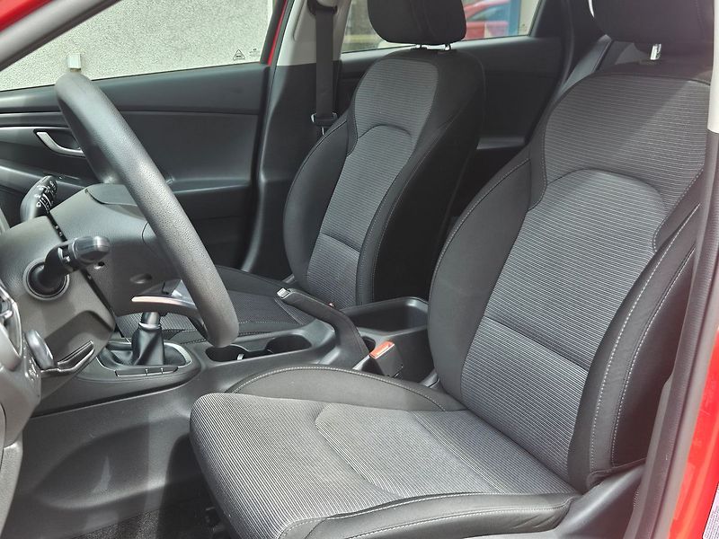 Hyundai i30 1.5i Start Plus, 1.maj. - fotka 11 z 29