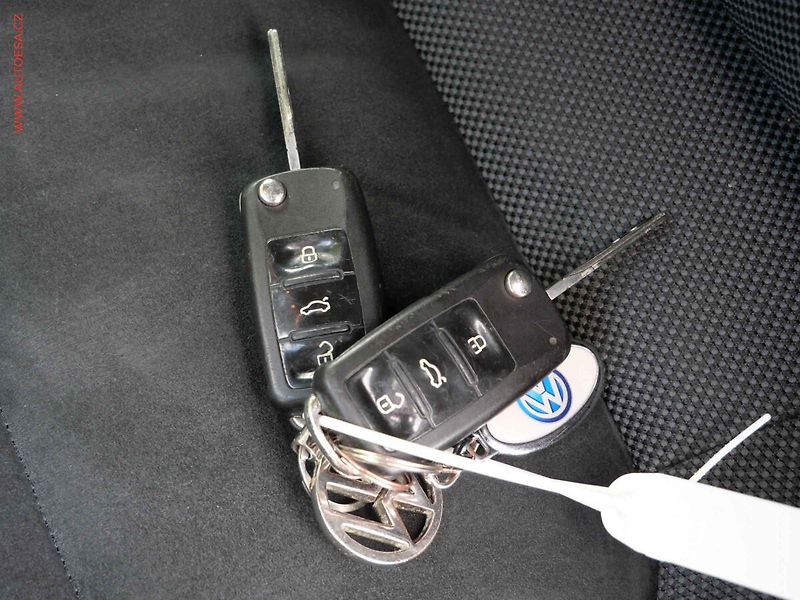 Volkswagen Tiguan (2014) 2.0TDi 4x4, DSG, TZ, AC - fotka 20 z 20