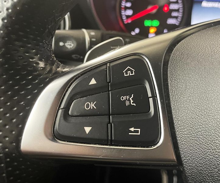 Mercedes-Benz GLC 220D 4Matic Exclusive, ČR - fotka 16 z 31