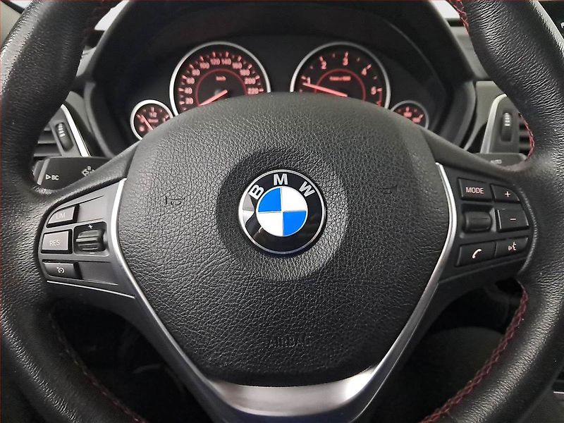 BMW Řada 3 (2018) Edition Sport 320d xDrive GT - fotka 19 z 19