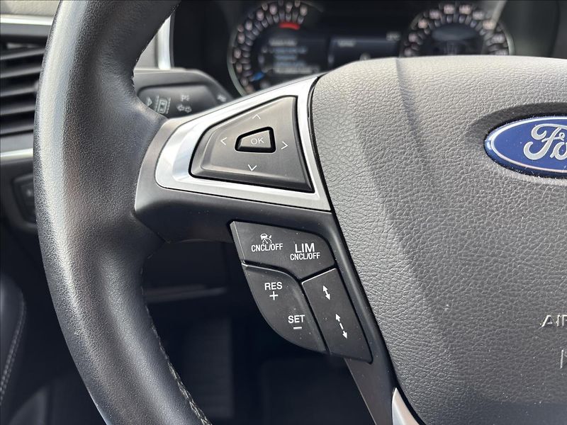 Ford S-MAX 2,5 HEV 140kW Titanium - fotka 33 z 47
