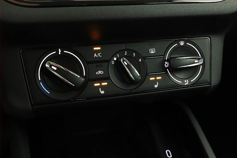 Škoda Kamiq (2023) Ambition 1.0 TSI - fotka 15 z 17
