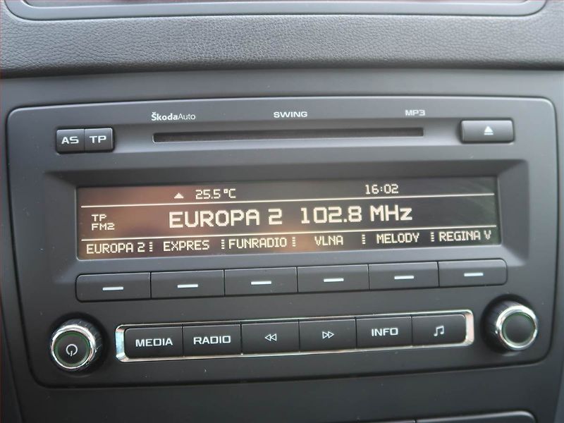 Škoda Yeti (2012) 2.0 TDI, Park. senzory - fotka 12 z 16
