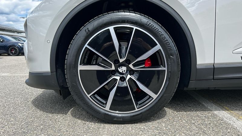 Porsche Macan (2026) 4S Electric - fotka 9 z 30