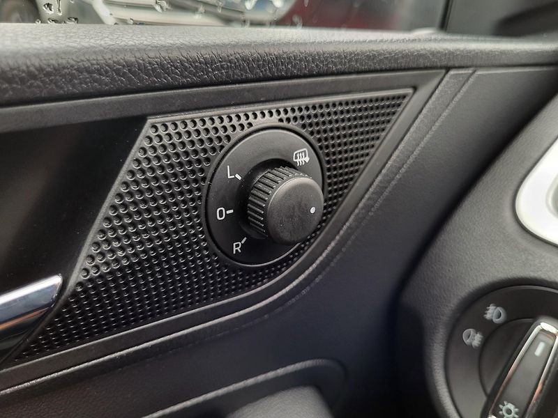 Škoda Rapid 1.0 TSI 81kW AMBITION *ČR - fotka 19 z 44