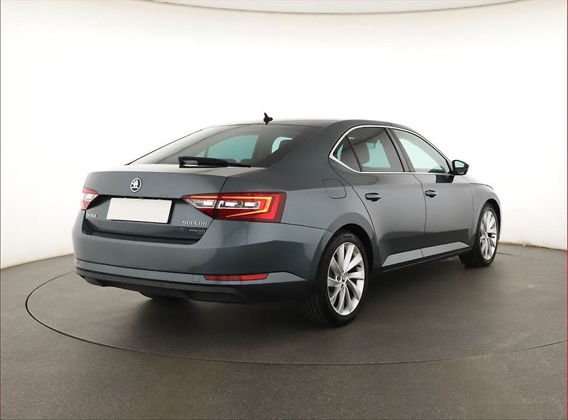 Škoda Superb (2017) 2.0 TDI, Automat, Kůže, Navi - fotka 5 z 19