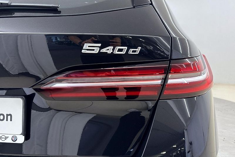 BMW Řada 5 540d xDrive Touring - fotka 4 z 18