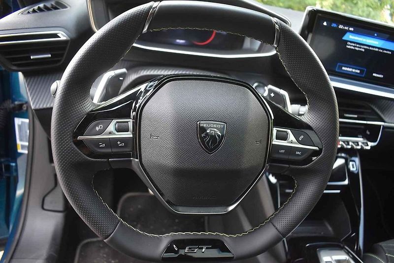 Peugeot 2008 je stylový i praktický rodinný doplněk.