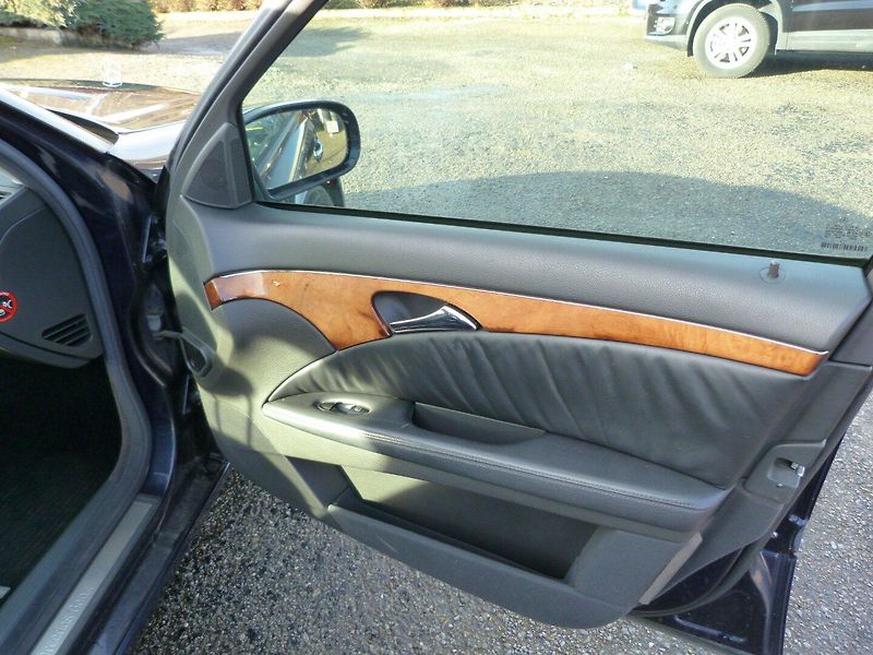 Mercedes-Benz 211 E320 3.2 I - fotka 18 z 23