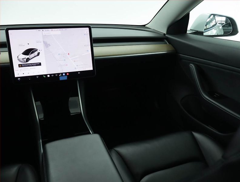 Tesla Model 3 (2019) Long Range 4WD 78kWh, SoH 83% - fotka 8 z 23