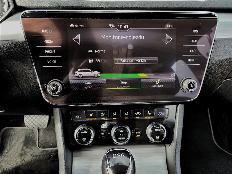 Škoda Superb 1,4 TSI,PHEV,DSG,LED,NAVI,VÝHŘ - fotka 28 z 47