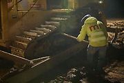 Na stavbě dálnice D11 se pracuje i za tmy
