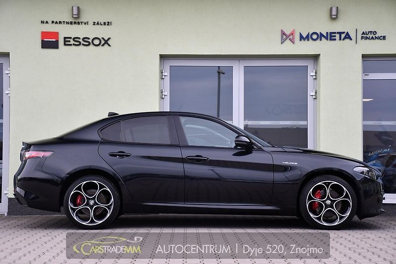 Alfa Romeo Giulia 2.0T 16V 206kW VELOCE AT8 Q4 - fotka 6 z 53