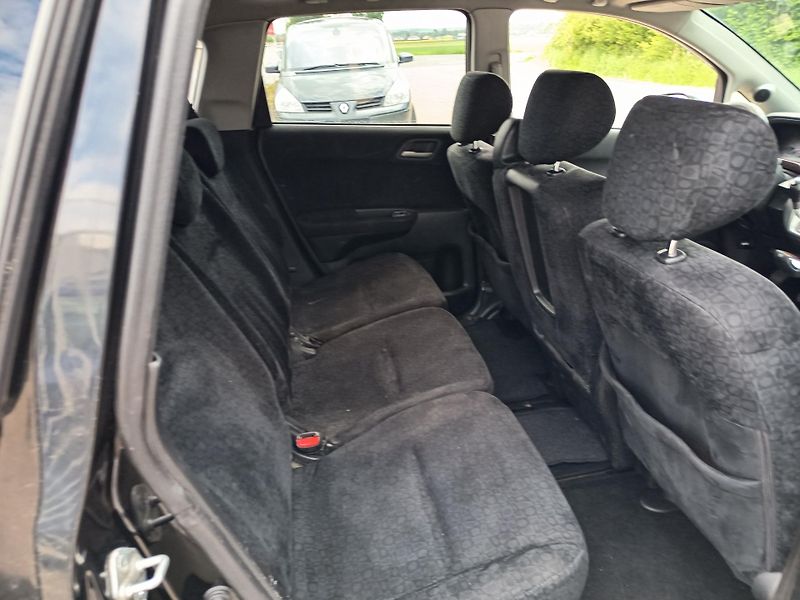 Honda FR-V (2005) 2.0i 110kv 6 mist - fotka 23 z 34