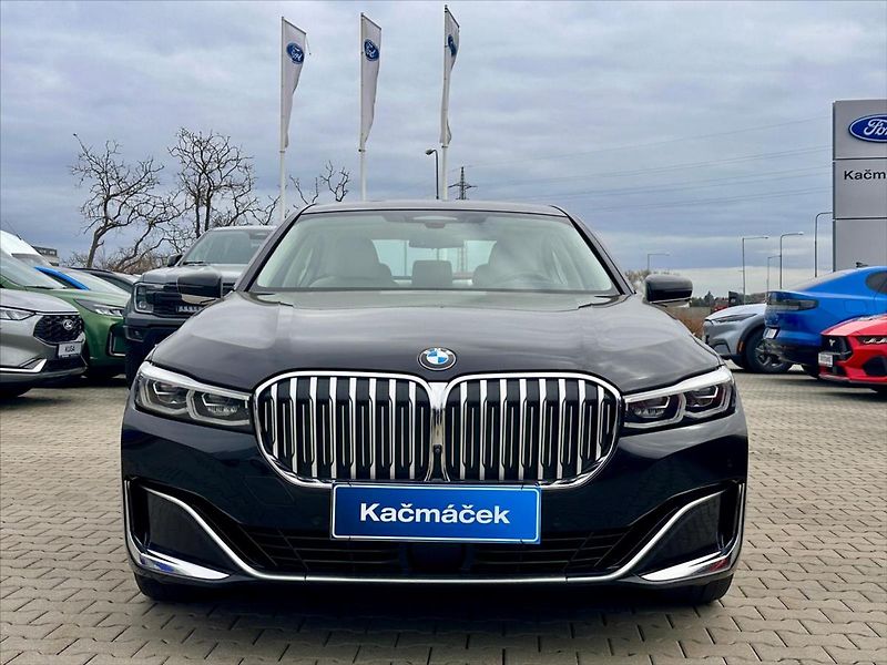 BMW Řada 7 4,4 750i xDrive 390 kW DPH - fotka 8 z 40
