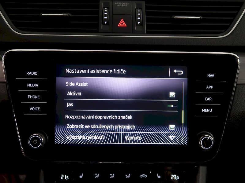 Škoda Superb (2019) STYLE 2.0TDI 140KW 4x4 DSG LED - fotka 32 z 47