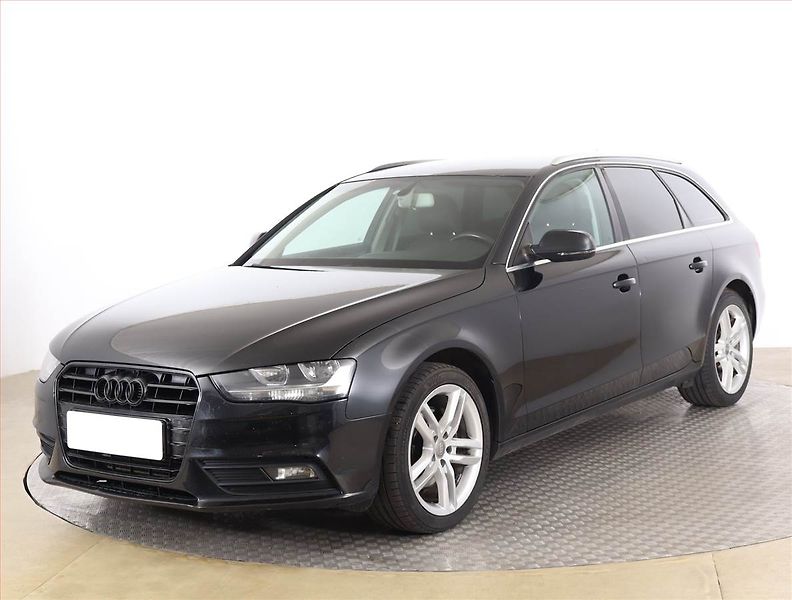 Audi A4 (2012) 2.0 TDI, Navi, Tempomat - fotka 2 z 16