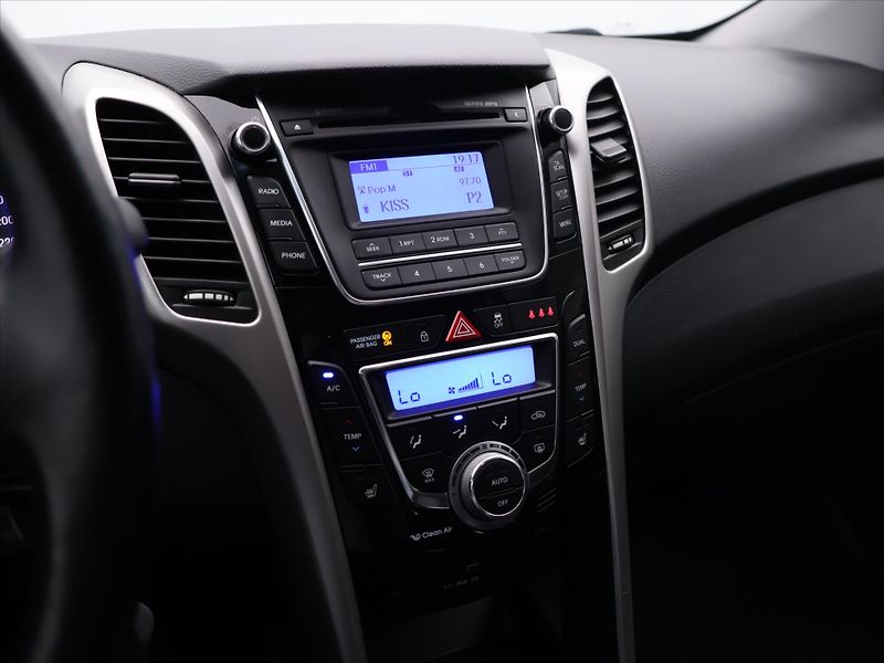 Hyundai i30 1,6 GDI 99kW Trikolor Style CZ - fotka 19 z 29