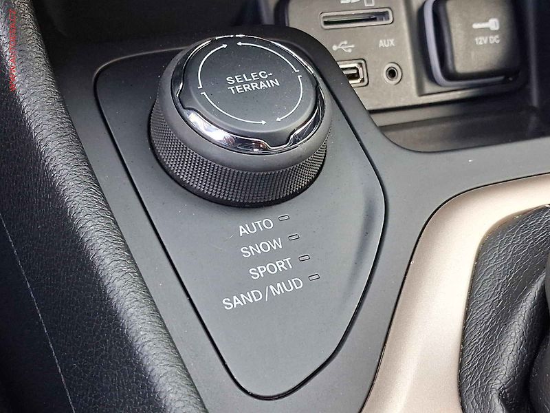 Jeep Cherokee (2015) 2.0 MJT 4x4, Limited, AT, - fotka 16 z 20