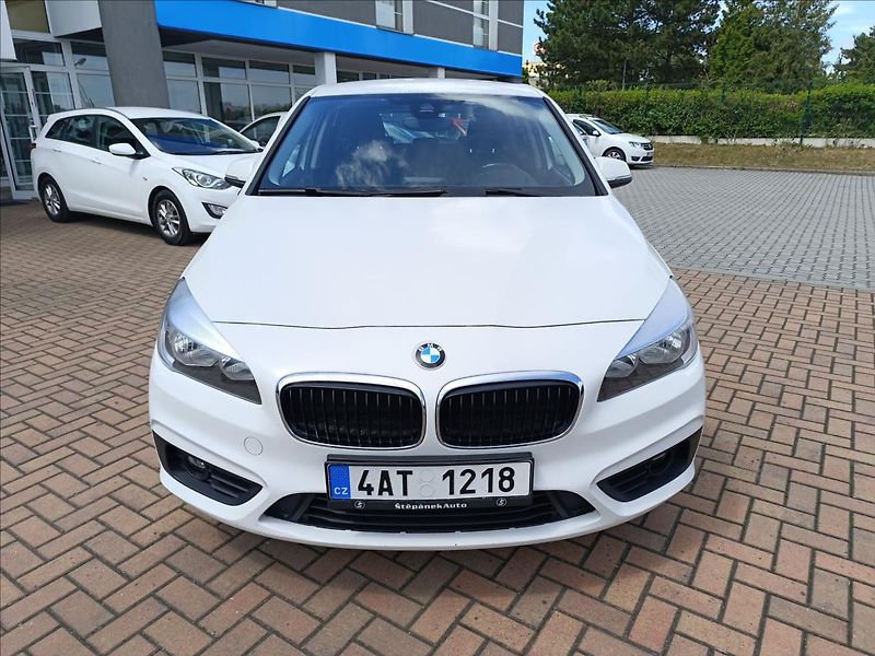 BMW Řada 2 1,5 218i Automat Active tourer - fotka 2 z 14
