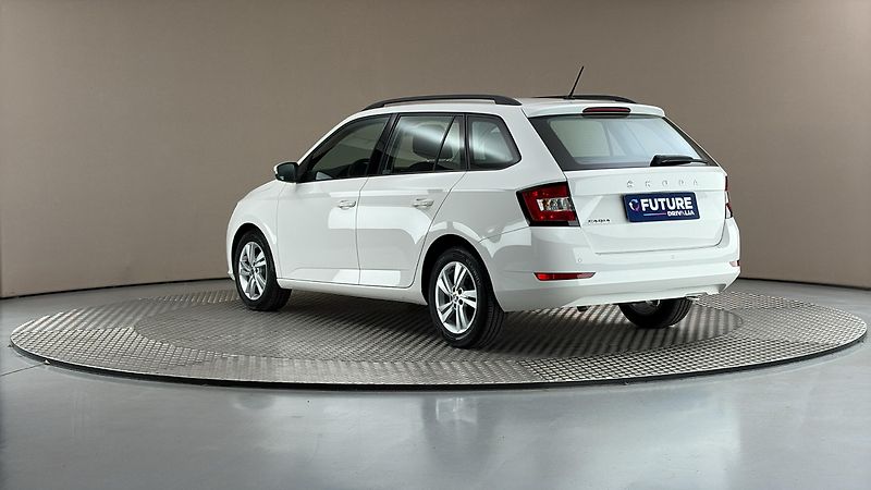 Škoda Fabia 1.0 TSI Ambition Combi - fotka 2 z 23