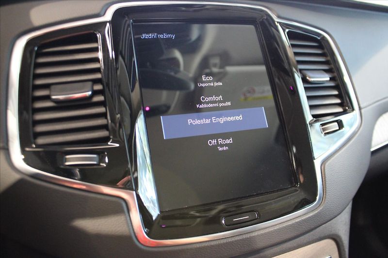 Volvo XC90 B5 AWD 173 kW Inscription Pole - fotka 18 z 36
