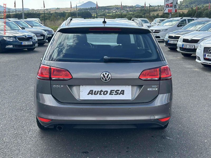 Volkswagen Golf (2015) 1.6TDi, 1.maj, DSG, STK7/28 - fotka 5 z 17