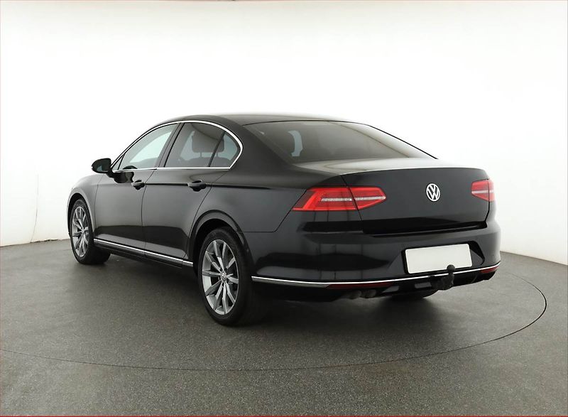Volkswagen Passat (2016) Highline 2.0 TDI, Serv.kniha - fotka 4 z 21