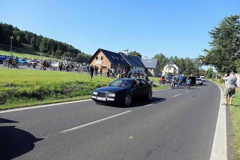 V Dolním Podluží si dali sraz majitelé strojů z dob budování socialismu.