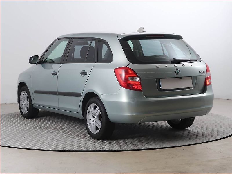 Škoda Fabia (2010) 1.2, oblíbený vůz - fotka 4 z 13