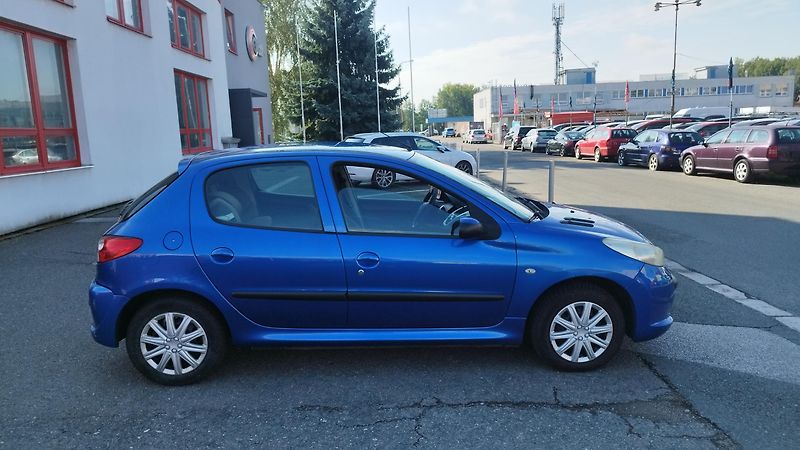 Peugeot 206 + 1.4i,volat-608 081 843 - fotka 2 z 12