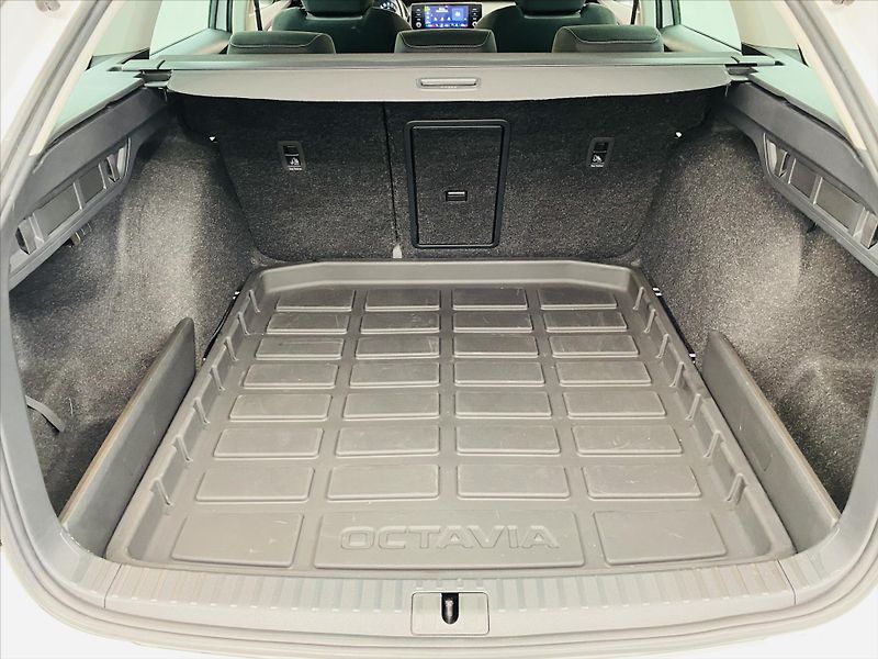 Škoda Octavia 2,0 TDI 85kW Ambition - fotka 23 z 24