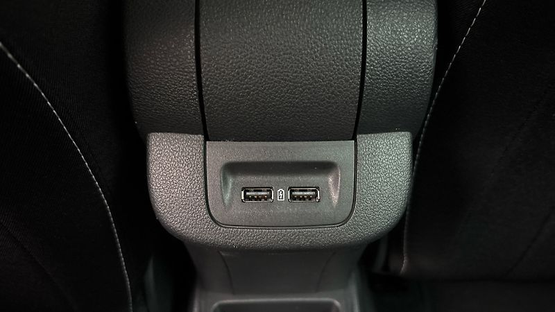 Škoda Fabia 1.0 TSI Black Combi - fotka 21 z 24