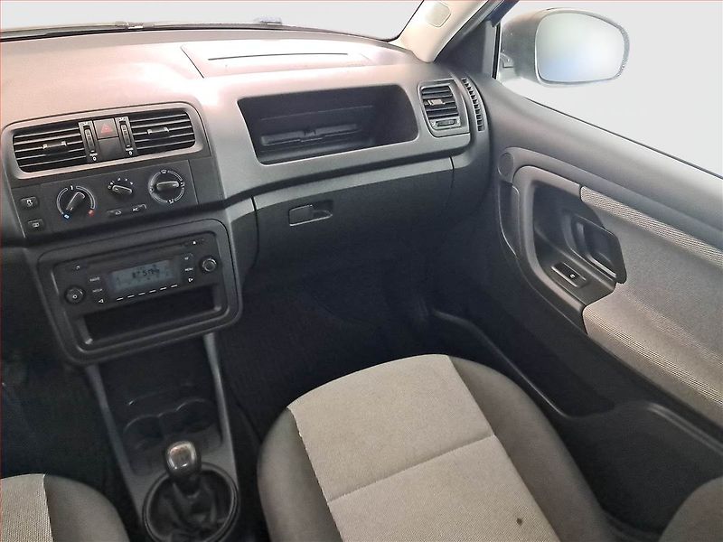 Škoda Fabia (2014) 1.2 TSI, Serv.kniha, Xenony - fotka 8 z 16