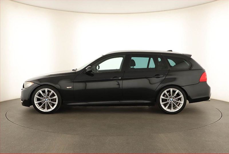 BMW Řada 3 (2010) 330 d, Automat, po STK - fotka 3 z 15