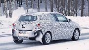 Maskovaný prototyp nového Opelu Corsa.