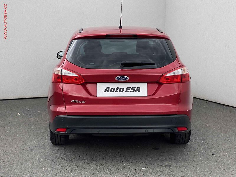 Ford Focus (2011) 1.6i16V, ČR, AC, park.asist - fotka 5 z 17