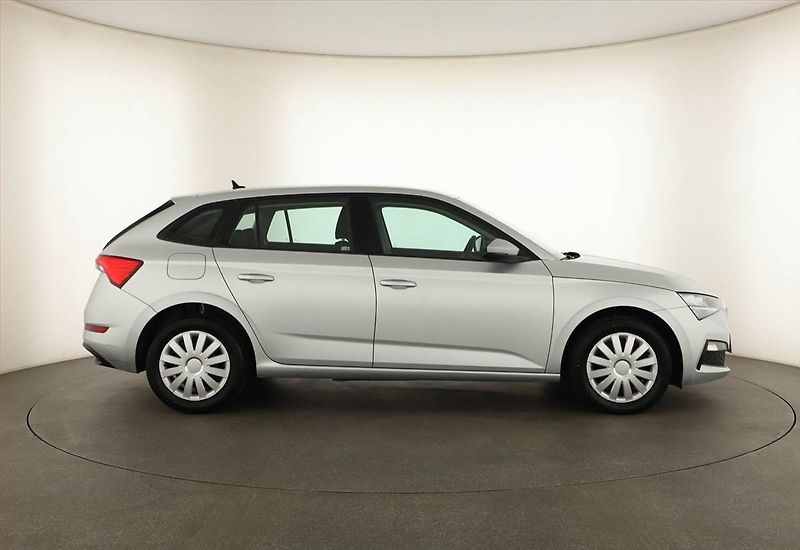 Škoda Scala (2021) 1.0 TSI, Automat, ČR,1.maj - fotka 6 z 12