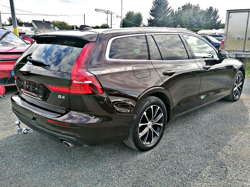 Volvo V60 (2021) 2.0 B4 145kW A/T Kůže - fotka 4 z 27
