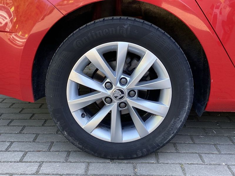 Škoda Octavia (2018) Combi 1.6 TDI Style - fotka 28 z 32
