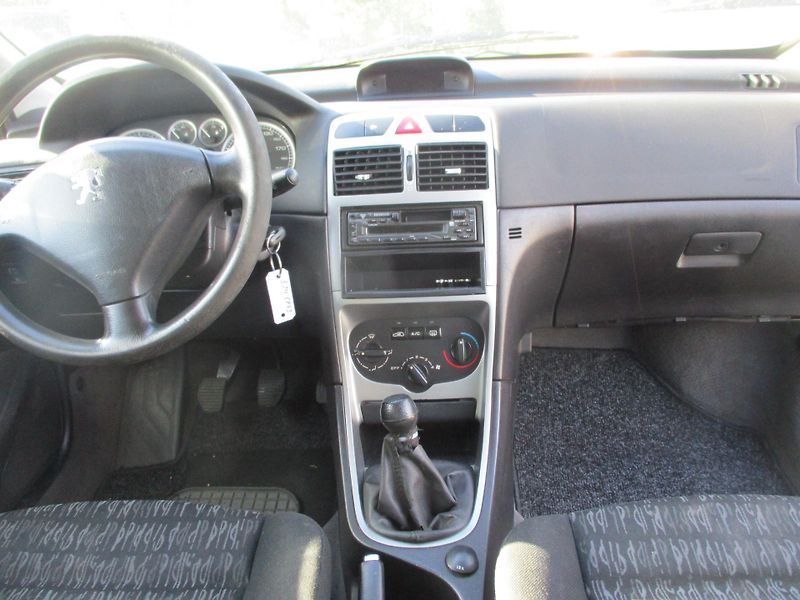 Peugeot 307 (2003) combi 2,0 HDi - fotka 7 z 11