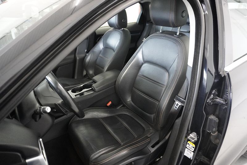 Jaguar F-Pace 3.0D 221 kW 4x4 AUTOMAT 8st. - fotka 14 z 36